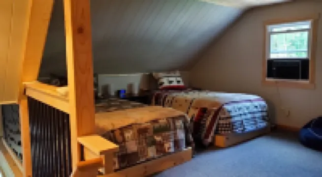 Newly remodeled, multifunctional, secluded retreat w/ views of Mississippi River