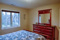 Summer Escape or Winter Wonderland. Private Hottub, 1 mi from downtown Whitefish