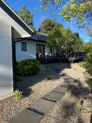 Modern Rustic Mountain Hideaway - renovated, private, gated with VIEWS. Pets ok! Hotels near Lone Pine