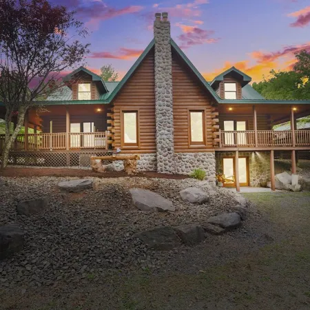 Family Cabin Near Lake Wallenpaupack-Hot Tub-Trails