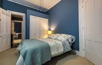 Federalist style home close to down town minutes from the Field of Dreams!
