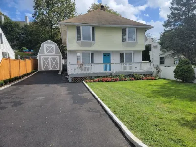 Stylish Downstairs Apt. Walk to Town, Train, & Beach Ferry! Off-Street Parking. Hotels near Cos Cob Railway Station