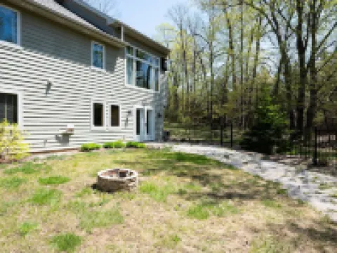 Cozy Home - 3 min to Sister Bay Downtown, Beach, & Pirates Cove Adventure Golf Hotels in Sister Bay