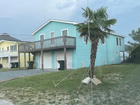 Waterfront South End Serenity! Bring your boat and your pup, leave the linens!