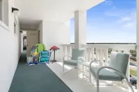 Scenic ocean front condo - panoramic views, walk out to beach!