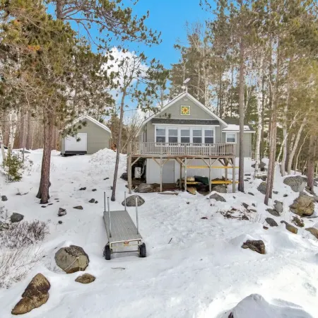 Knife Edge Escape - Cozy Lakeside Cottage Getaway with Views of Mt. Katahdin