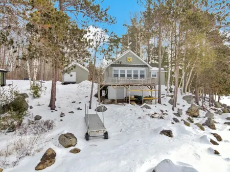 Knife Edge Escape - Cozy Lakeside Cottage Getaway with Views of Mt. Katahdin