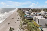 Family Beachfront Condo - Cocoa Beach Boardwalk - Pool