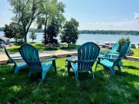 Lakefront Haven: Waterfront Oasis with Dock, Spacious Swim Pier & Pano Lake view Hotels in Delavan