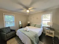 Sleeps 6 - Centrally Located to Mcrd PI & Downtown! Hotel dekat Spanish Moss Trail Train Depot