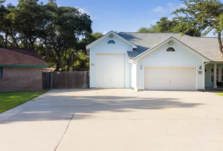 Family Friendly Private Pool Near Rockport Beach and Fulton Mansion