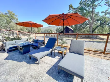 Coyote Creek Ranch + Pool House Near Murphy’s Отели рядом с достопримечательностью «Вал дю Вино»