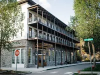 5Br - South Main's Iconic Green Craftsman Retreat - Steps to River & Parks Hotels in Buena Vista