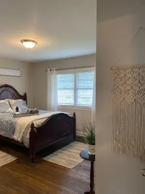 Luxury 3 BR/1 BA Home 3 Minutes to Downtown Murfreesboro & 5 Minutes to MTSU