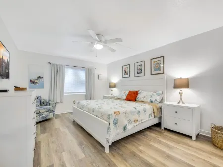 The Beach Pad~5 Min Walk to Beach~Pool-Boat Access