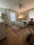 Muletown's Cozy Classic w/ hot tub, outdoor game area, and fire pit