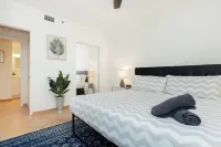 Stylish apartment in Aventura Hotels near Aventura Circle