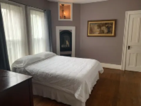 Lady Viola - Victorian w/ Balcony Hot Tub Hotels in Cobleskill