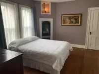 Lady Viola - Victorian w/ Balcony Hot Tub