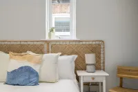 New Home near Sandbanks + Hot Tub + Sleeps 9 guests. 3 x bathrooms