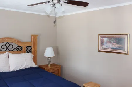 * On the Wine Trail * Near Giant City & Shawnee Forest! * Wi-Fi *