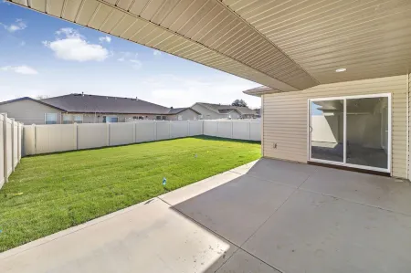 Comfortable New Home in Broadmoor Subdivision