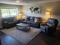 End-unit apartment with spacious lawn Hoteles en Hector