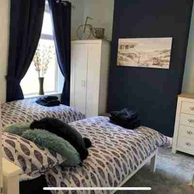 Ground floor 2 bedroom apartment with parking just 60 seconds to the seafront Rooms