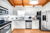 2 King Ensuites - Pets OK - 5 min DT