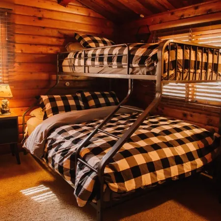 Cozy Fishing Cabin: Hat Creek, Pit River, Fall River, Baum Lake. Burney Falls.