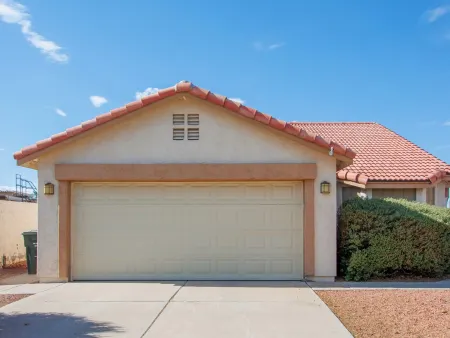 Casa Grande getaway! Modern cozy home with private pool and hot tub!
