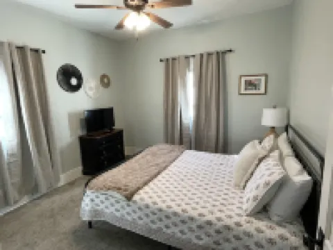 Charming & Cozy Craftsman: AC/Heat + Pets Free!