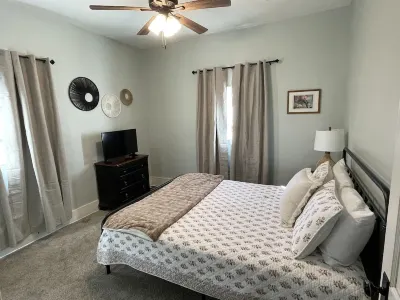 Charming & Cozy Craftsman: AC/Heat + Pets Free!