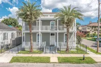 Garden District Upscale Home w/Gated Off-Street Parking & Streetcar Access