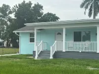 Blue Water Retreat @ Vanderbilt- steps to beaches/shopping/dining/entertainment!