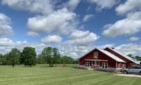 The Barn at Deva's Farm: Haute Blue Grass - Chill Retreat in the countryside