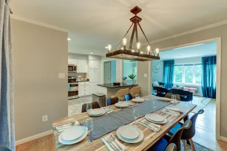 Arlington Beautiful Home - 4 Bed/3 Bath Home, Sleeps 10, Approx 10 Mins DC