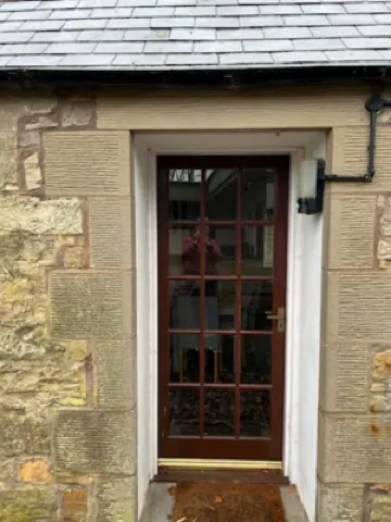 Stable Cottage -  spacious one level cottage with private courtyard.