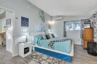 Beach Front Home, King Bed, Million Dollar Deckview, and Steps to the Beach