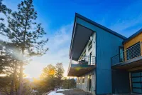 Sunrise+Sunset views - HotTub / Firepit / RecRoom / BBQ / Yoga studio /Treadmill