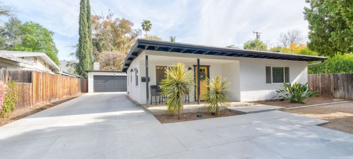 Charming home just minutes from downtown Redlands Hotels in Redlands