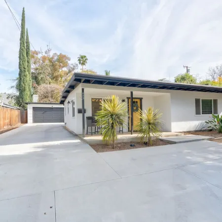 Charming home just minutes from downtown Redlands