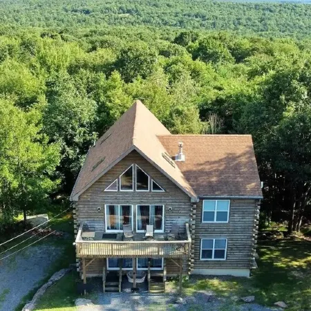 Secluded Retreat Near Ski Resorts: Hot Tub, BBQ