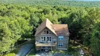 Luxe Cabin: Pvt Lake, Hot Tub, Fire Pit, BBQ