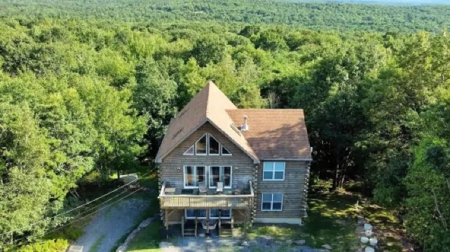 Secluded Retreat Near Ski Resorts: Hot Tub, BBQ