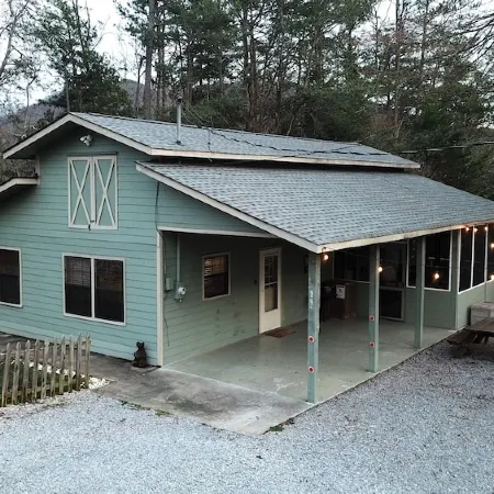 Cozy Pigeon Forge Cabin Near Parkway: Hot Tub, Mountain Views & Pet Friendly!