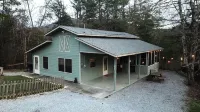 Cozy Pigeon Forge Cabin Near Parkway: Hot Tub, Mountain Views & Pet Friendly! - Farmhouses