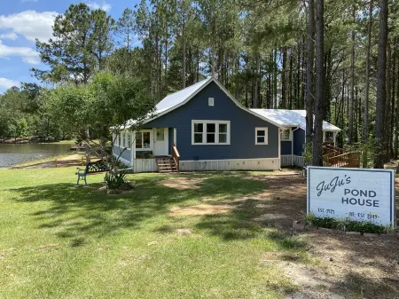 Juju's Pond House on Smith Pond