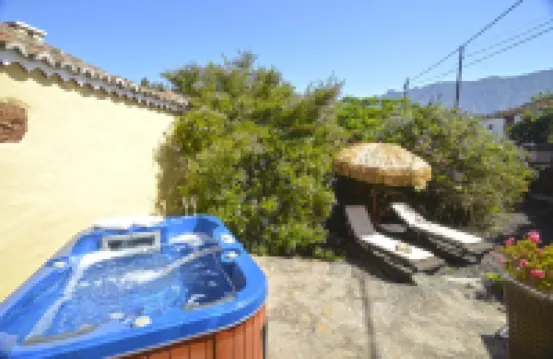 Rural house El Morro. Near the Caldera de Taburiente with jacuzzi.