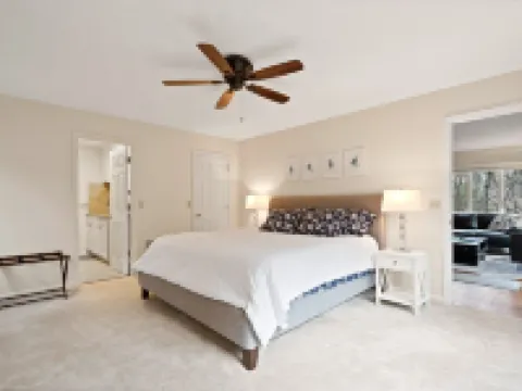 Hidden Haven - Kids friendly home, Great Location, Extended Deck, Outdoor Dining Hotels in Massanutten